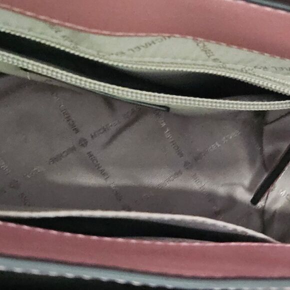 MICHAEL KORS MANHATTAN, like new - Picture 11 of 14